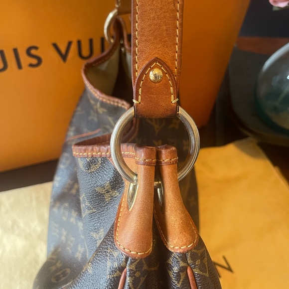 Louis Vuitton - Picture 4 of 16